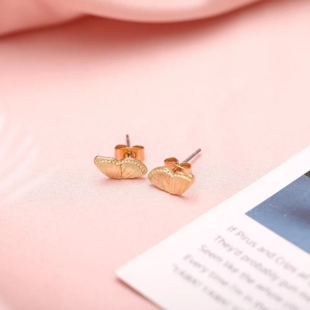 🍒 Butterfly Wing Earrings - Picture 4 of 7